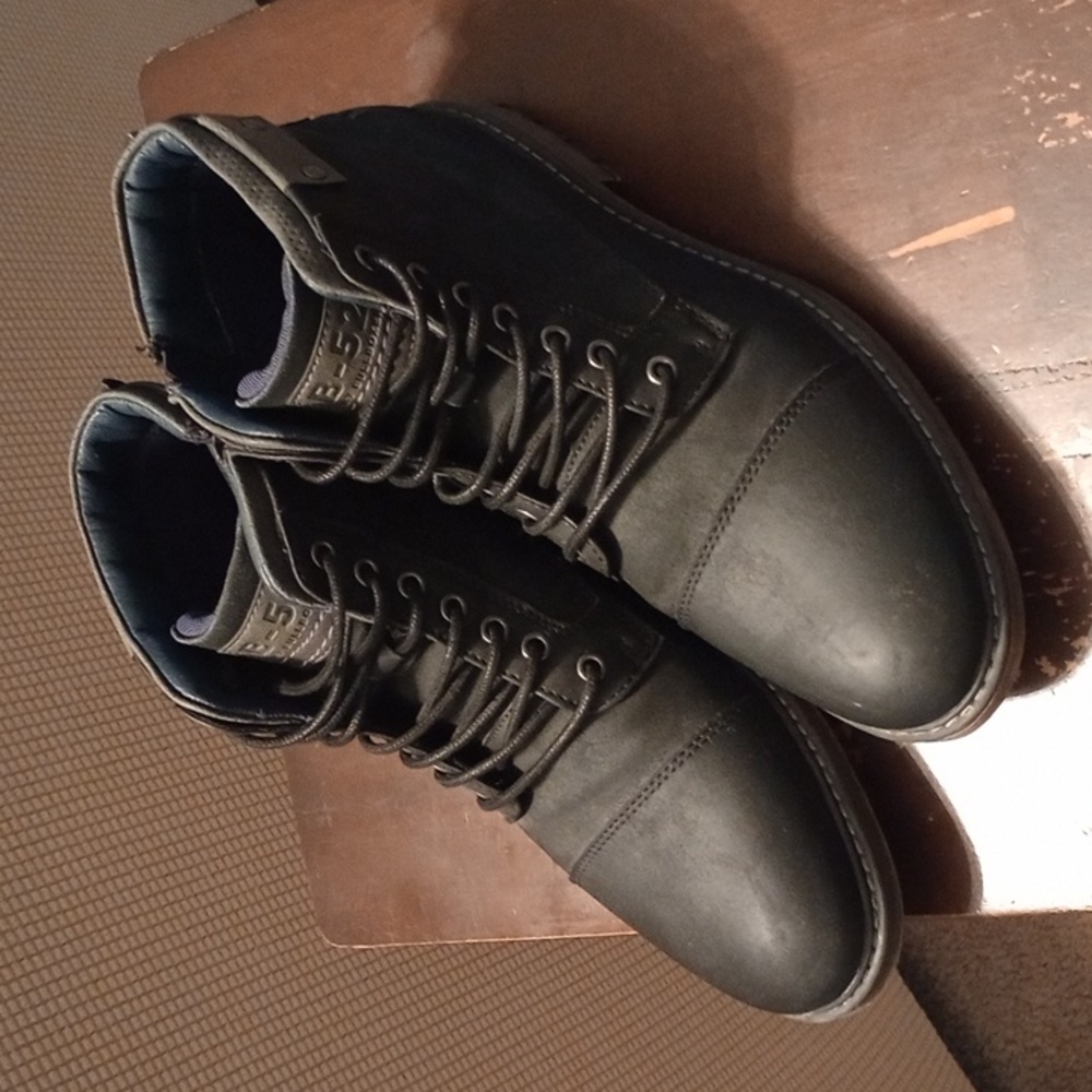 Men's size 9 boots